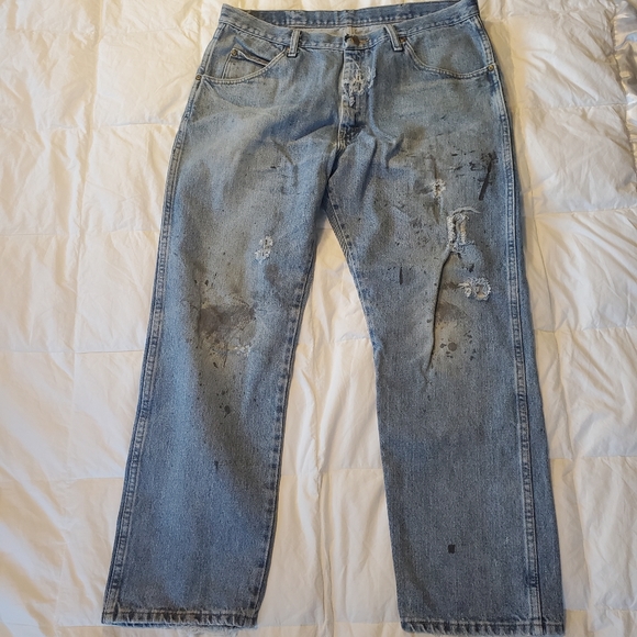 Distressed Wrangler Jeans - Picture 2 of 7